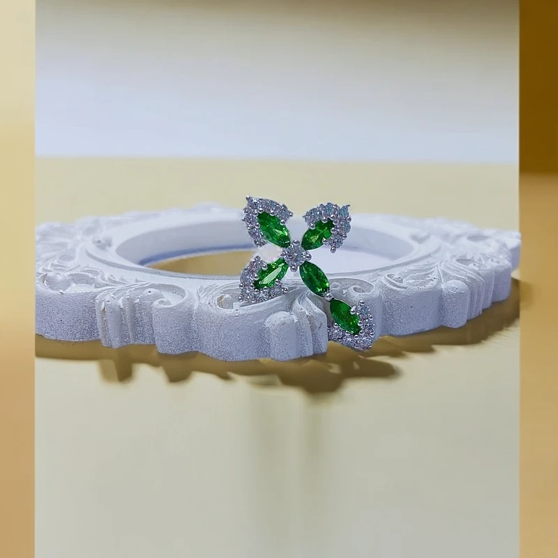 沙弗莱吊坠精致气质轻奢时尚百搭s925银镶嵌天然沙弗莱尺寸3*6mm