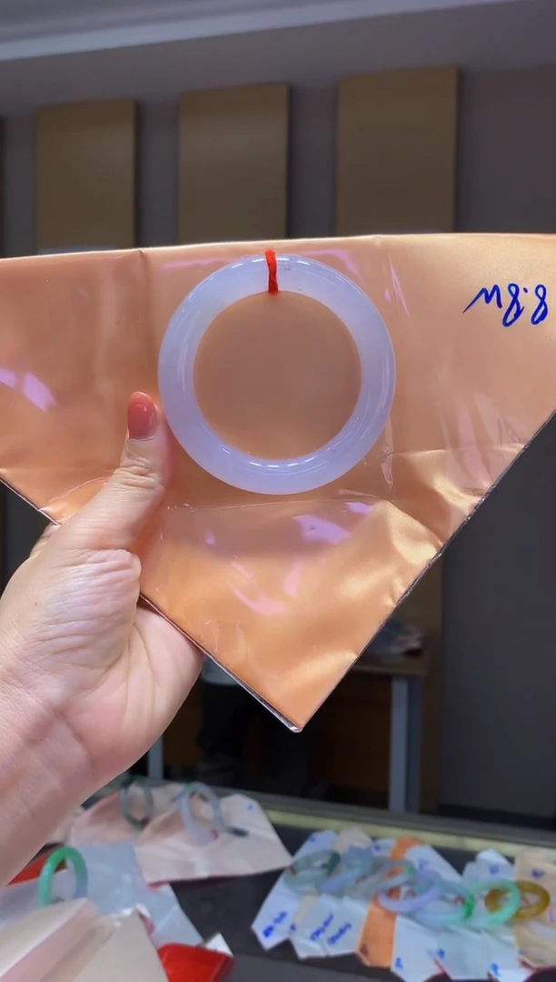 翡翠手镯未镶嵌-Q4圈口55.4