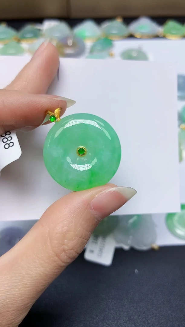 翡翠18K金镶嵌颈饰 天然翡翠A货