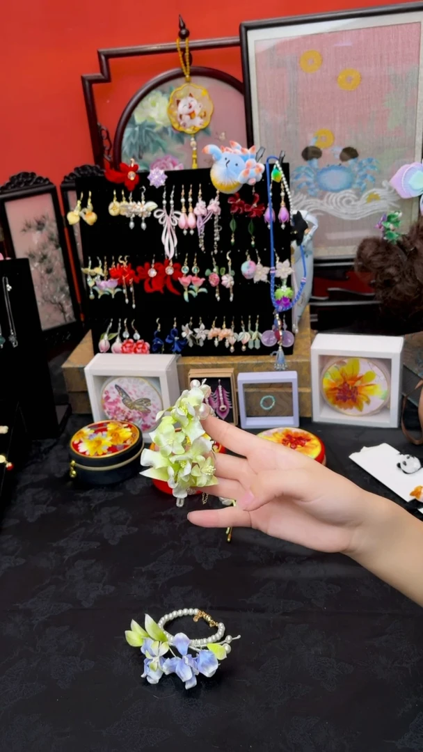 刺绣星**?非遗苏绣手工饰品