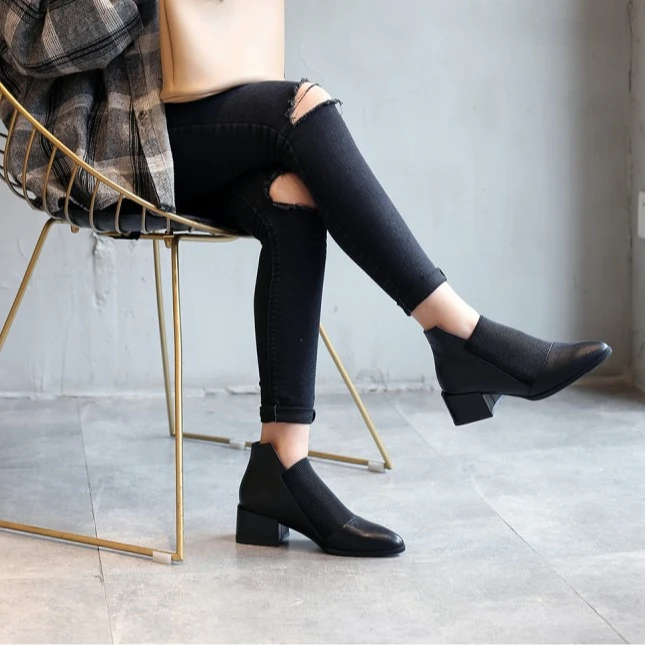 弹力小短靴女春秋单靴英伦风百搭小皮鞋粗跟及踝靴马丁靴尖头靴子