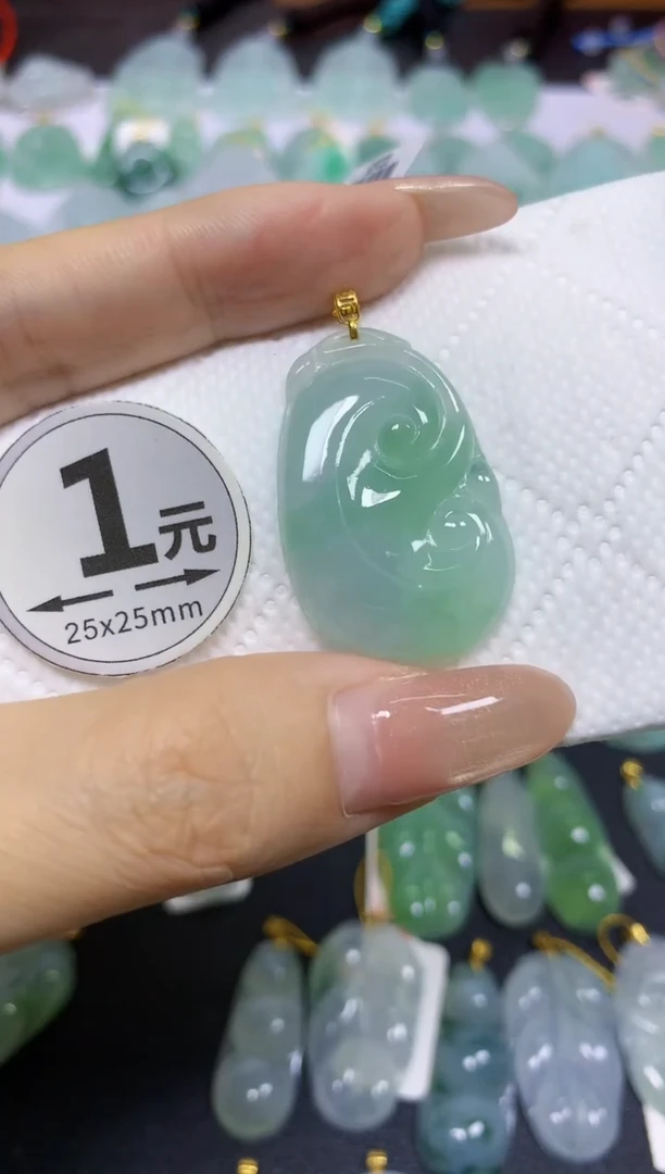 颈饰18K金镶嵌翡翠天然翡翠A货