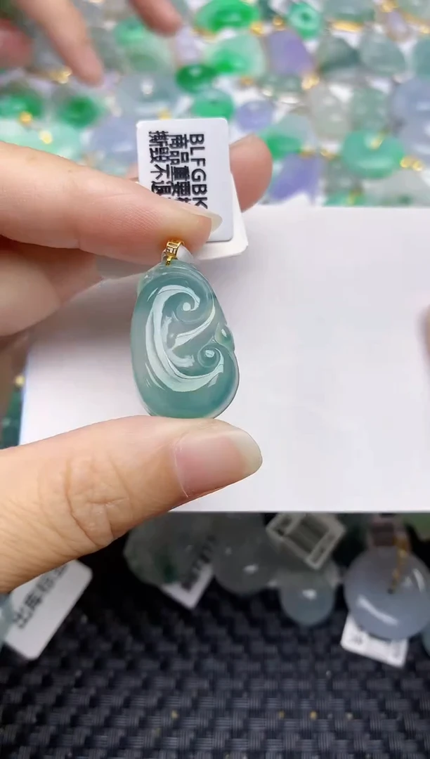 翡翠18K金镶嵌颈饰天然翡翠A货