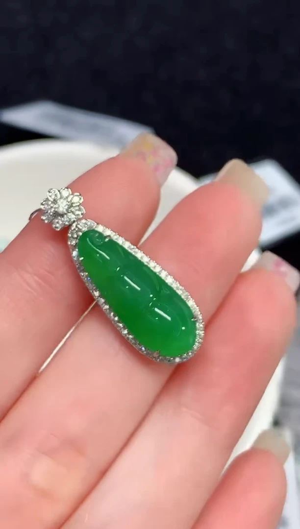 吊坠(不含链)18K金镶嵌翡翠SF多样性发其一