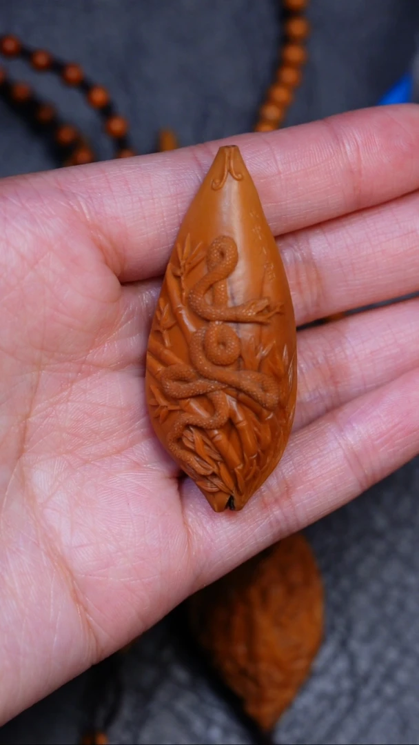 【闪购商品】橄榄核吊坠宋水官生肖蛇普贤
