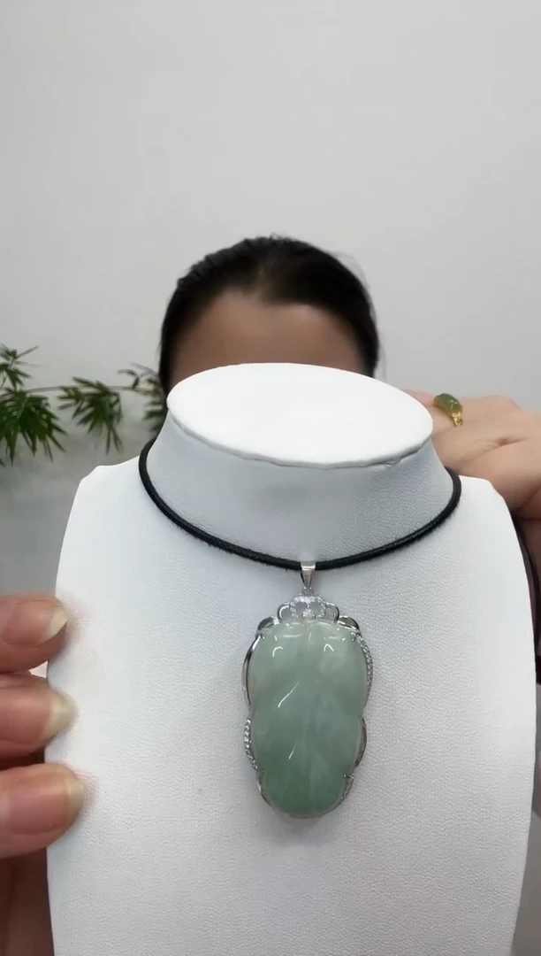 翡翠银S925镶嵌颈饰叶子