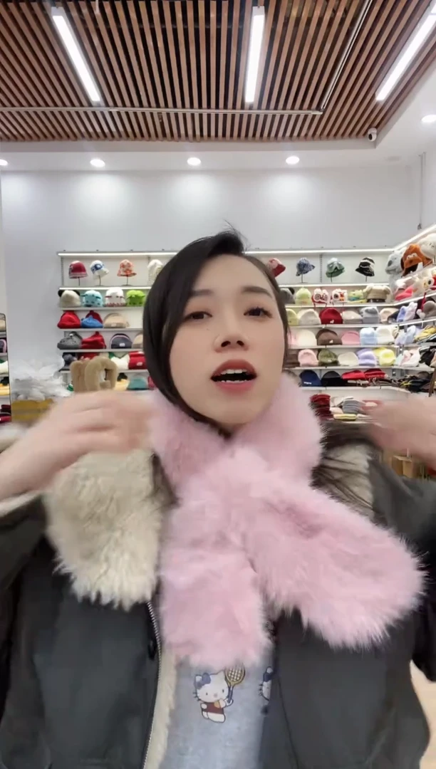 涤纶（聚酯纤维）粉色毛毛围巾