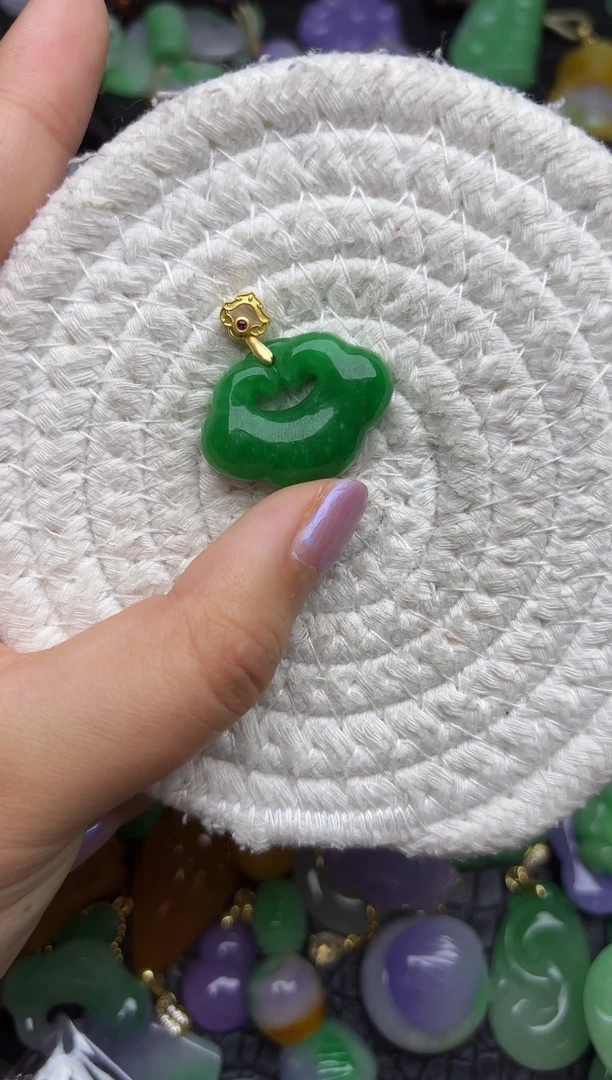 颈饰未镶嵌翡翠缅甸翡翠吊坠