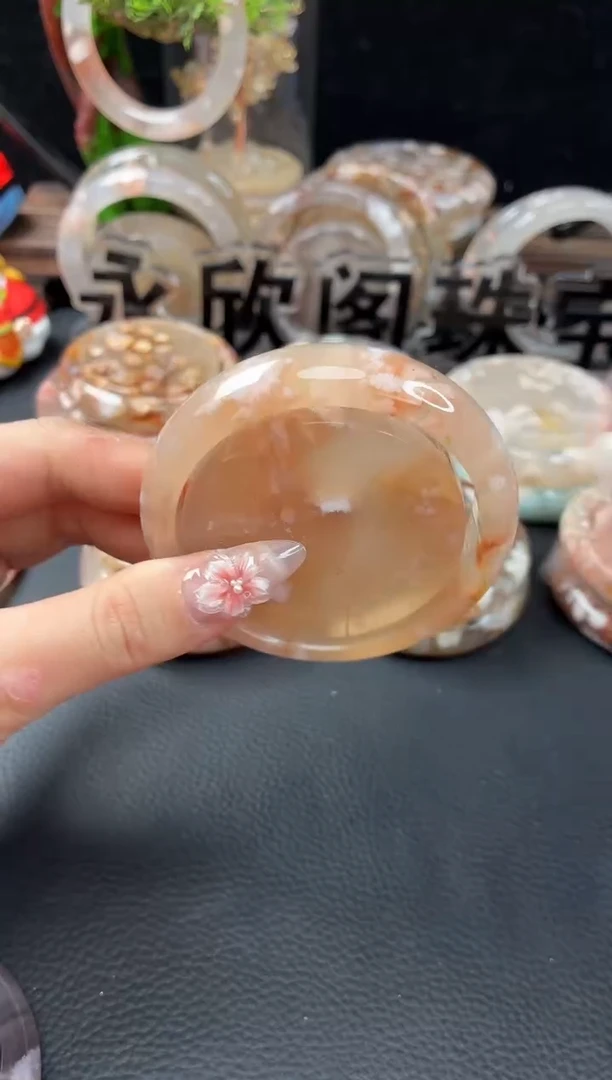 未镶嵌手镯（圆镯）石英质玉56