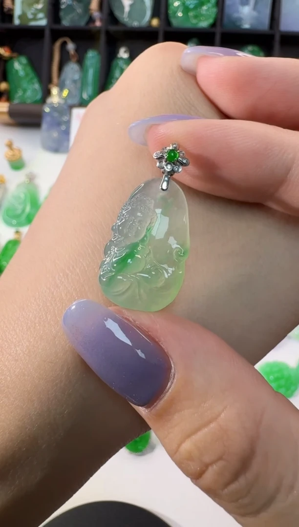 颈饰18K金镶嵌翡翠缅甸A货翡翠