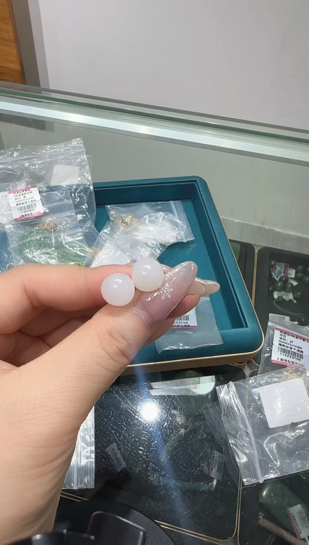 【闪购商品】和田玉耳环/多样性发18K金镶嵌R418