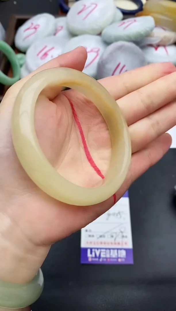 未镶嵌手镯石英质玉6+60.5