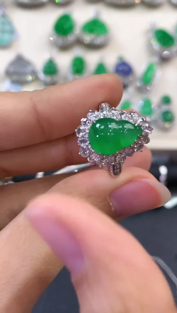 【闪购商品】翡翠戒指18K金镶嵌C136