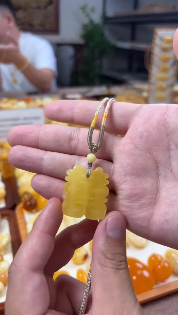 未镶嵌琥珀裸石吊坠