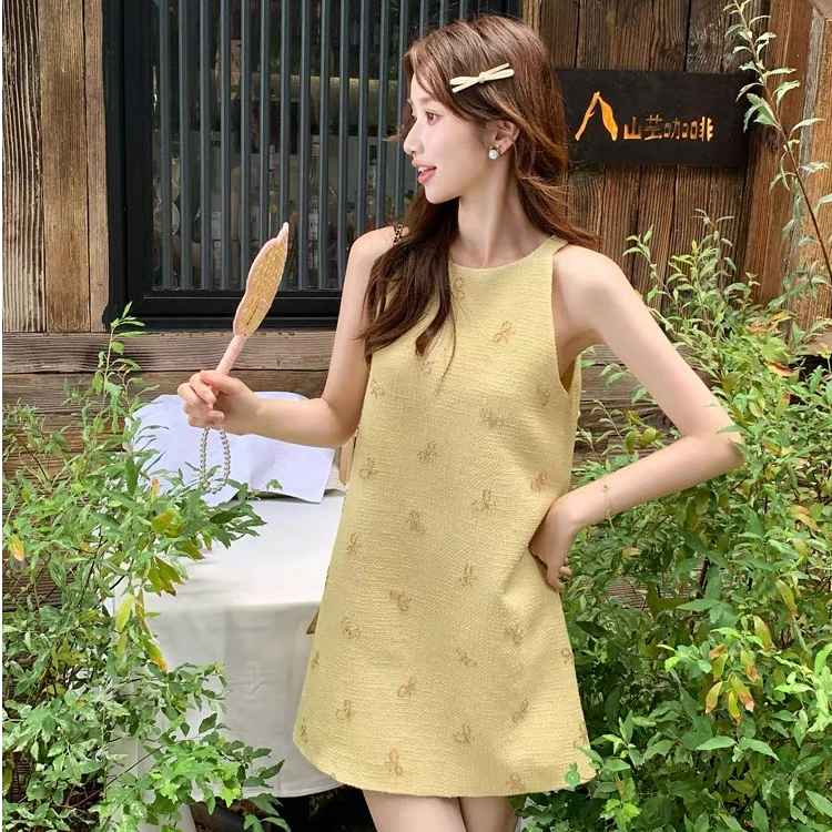 法式修身显瘦连衣裙淡黄碎花无袖小众连衣裙女2025新款初夏日穿搭