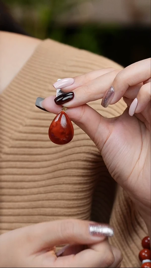 18K金镶嵌吊坠南红玛瑙D