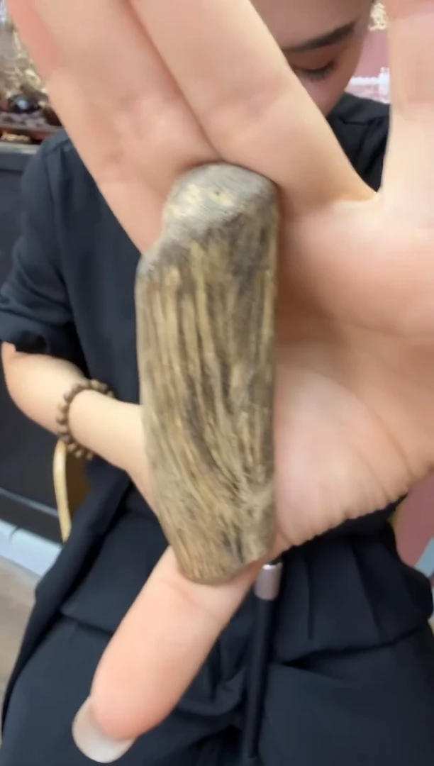 沉香吊坠34号芽庄绿底多样性发一