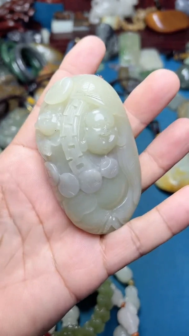 和田玉未镶嵌把件-