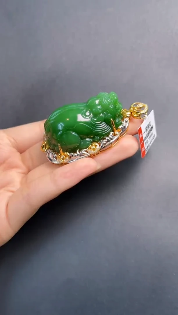 吊坠(赠链)18K金镶嵌和田玉传世极辣绿貔貅吊坠