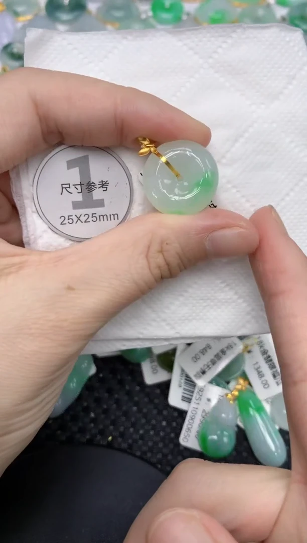 颈饰18K金镶嵌翡翠111111111111