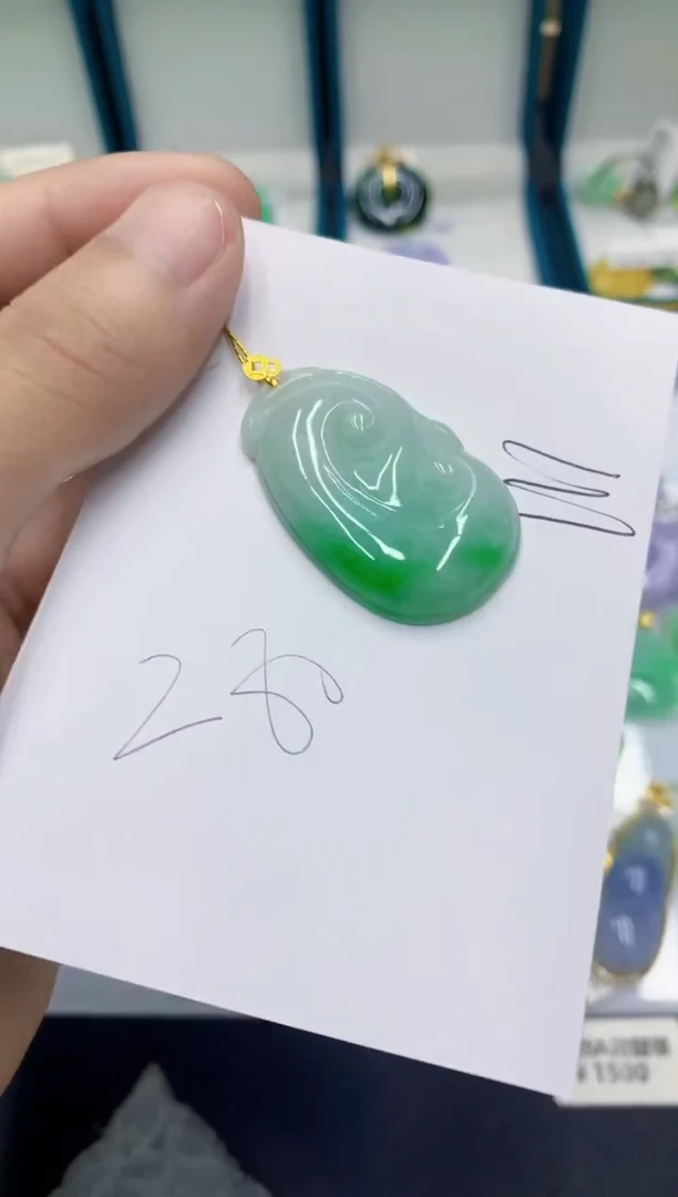 翡翠挂件18K金镶嵌翡翠