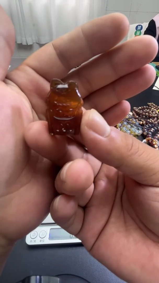 未镶嵌琥珀裸石18