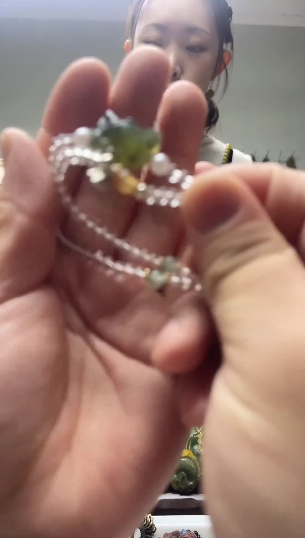 未镶嵌岫玉颈饰`