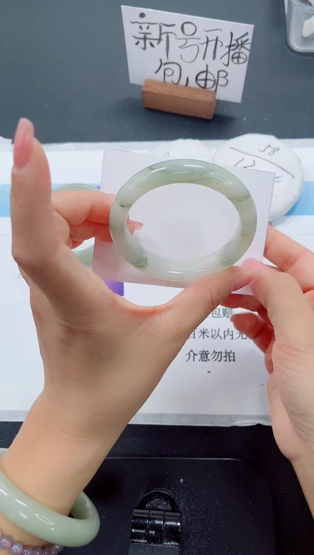 未镶嵌手镯石英质玉32-54