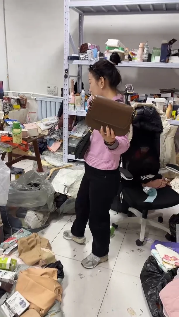 PVC点点小红心 关注主播