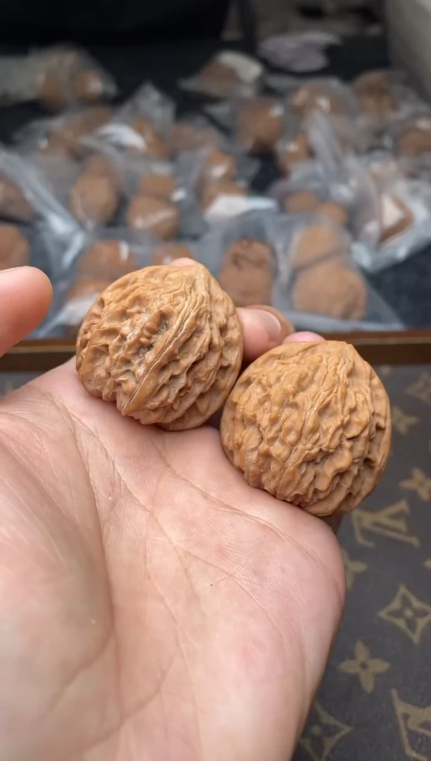 【闪购商品】文玩核桃把件A99号36尺御龙
