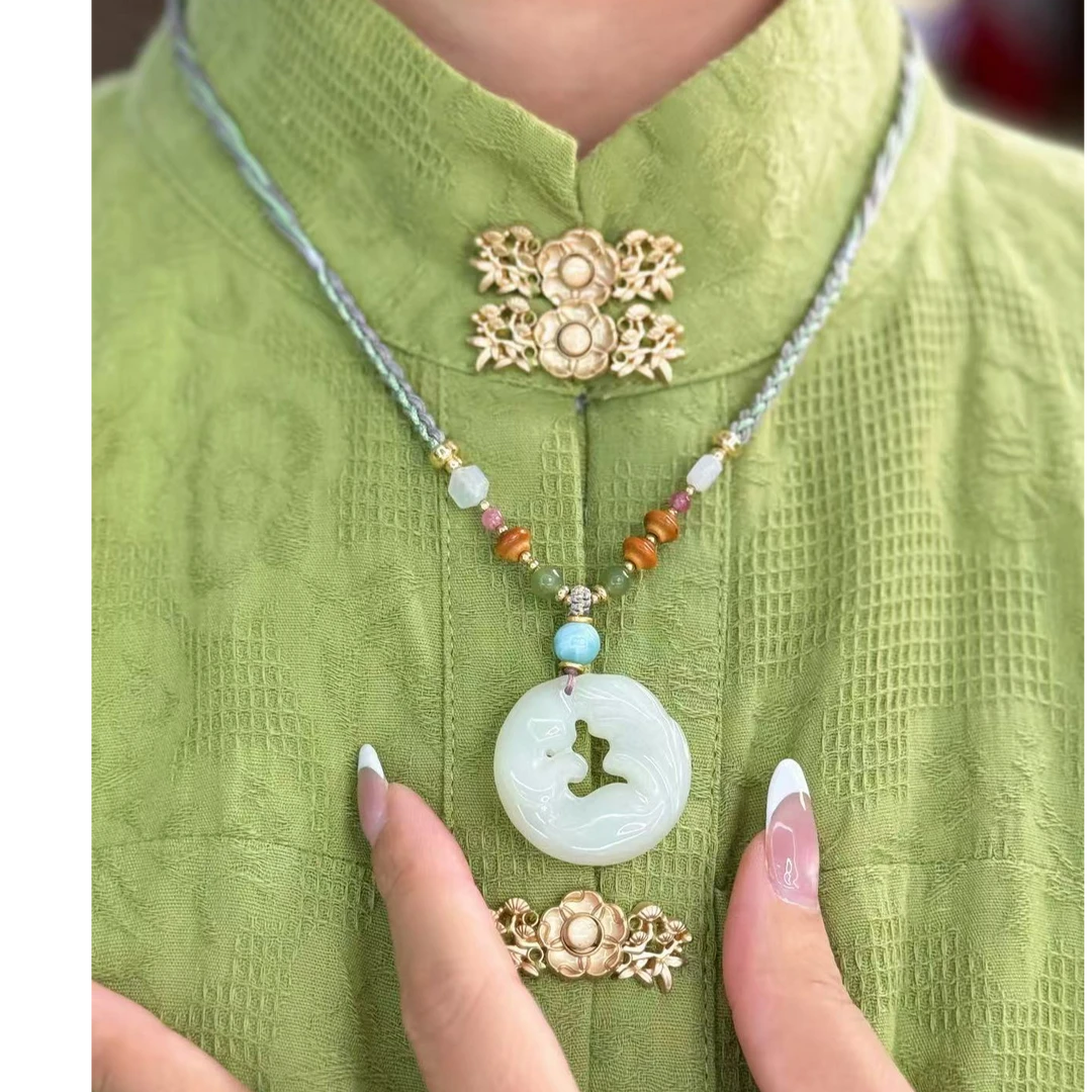 和田玉九尾狐狸圆牌项链百搭古风