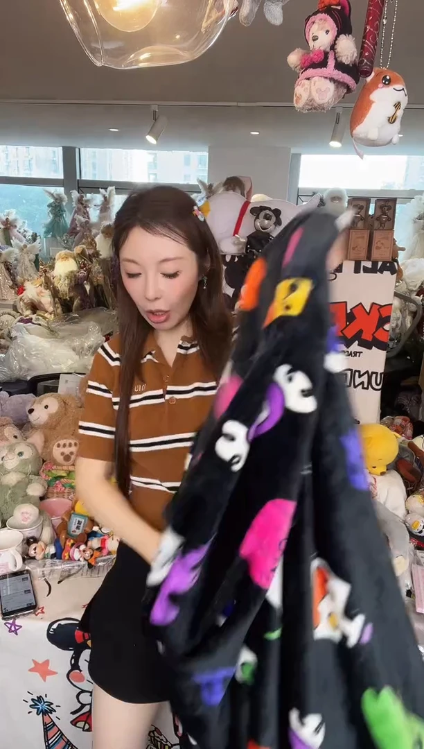毛绒23号  黑色万圣节米奇毯子