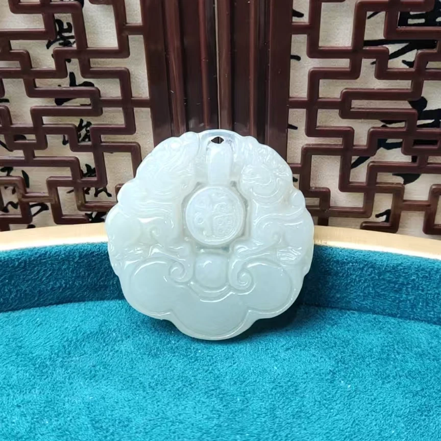 和田玉---双龙送福吊坠