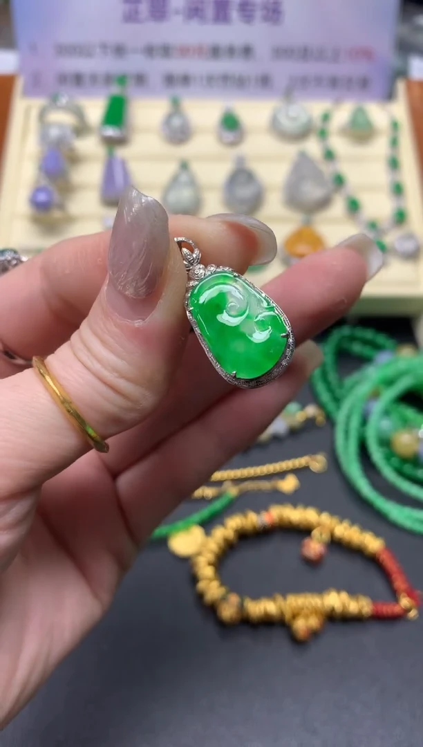 【闪购商品】翡翠吊坠(不含链)18K金镶嵌吊坠|3300+330