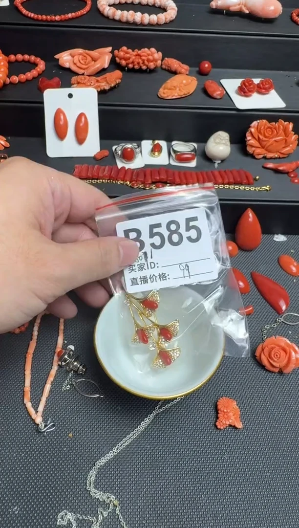 其他W****瑰默认微瑕，看好出手