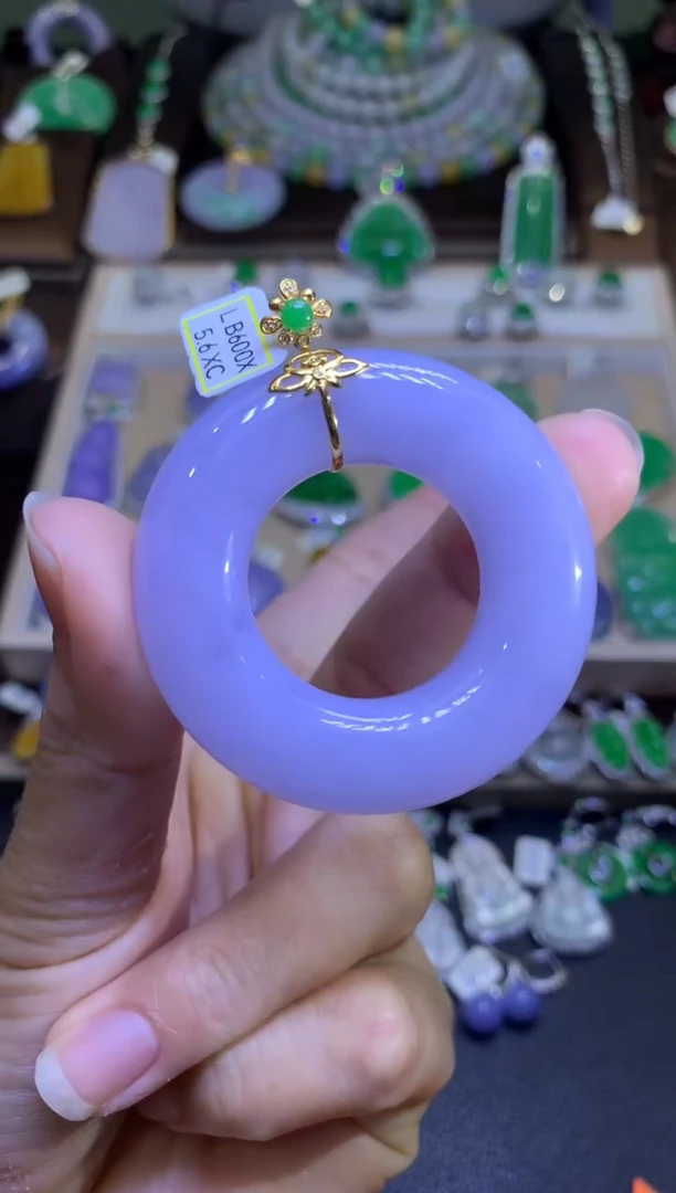 翡翠18K金镶嵌颈饰翡翠A货