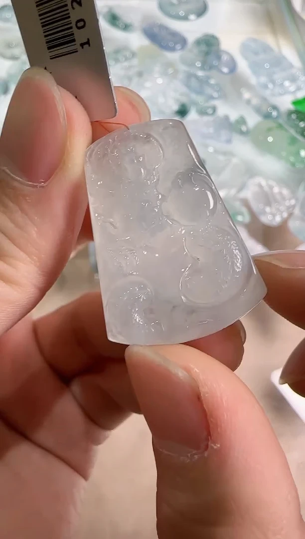 【闪购商品】翡翠吊坠(不含链)未镶嵌··