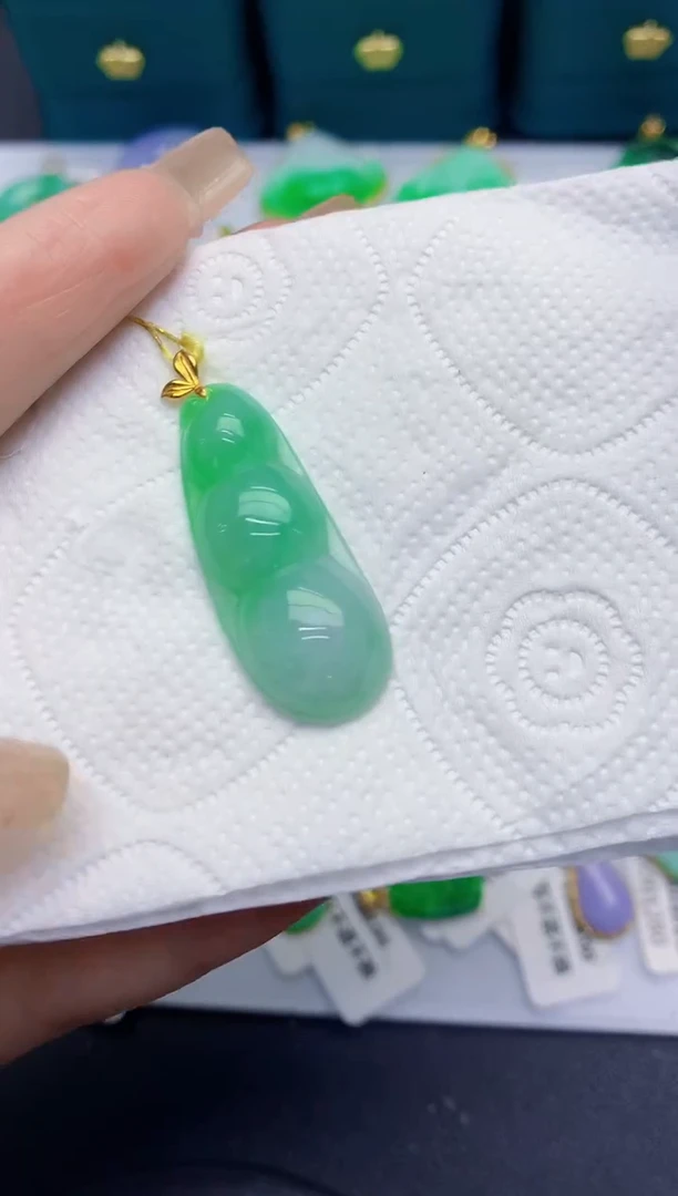 颈饰18K金镶嵌翡翠缅甸天然翡翠A货
