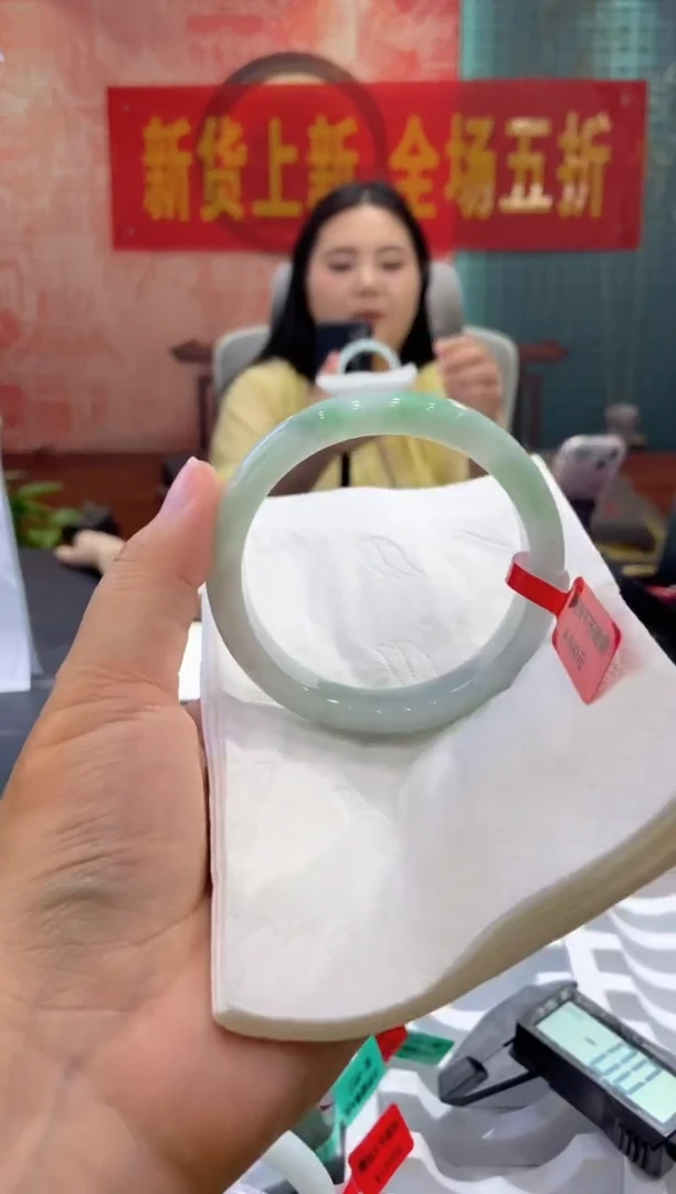 翡翠手镯未镶嵌多人00027525