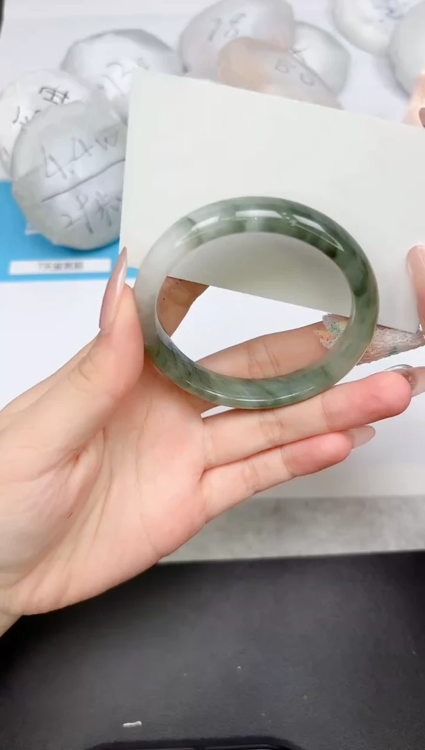 【闪购商品】石英质玉手镯未镶嵌199-55