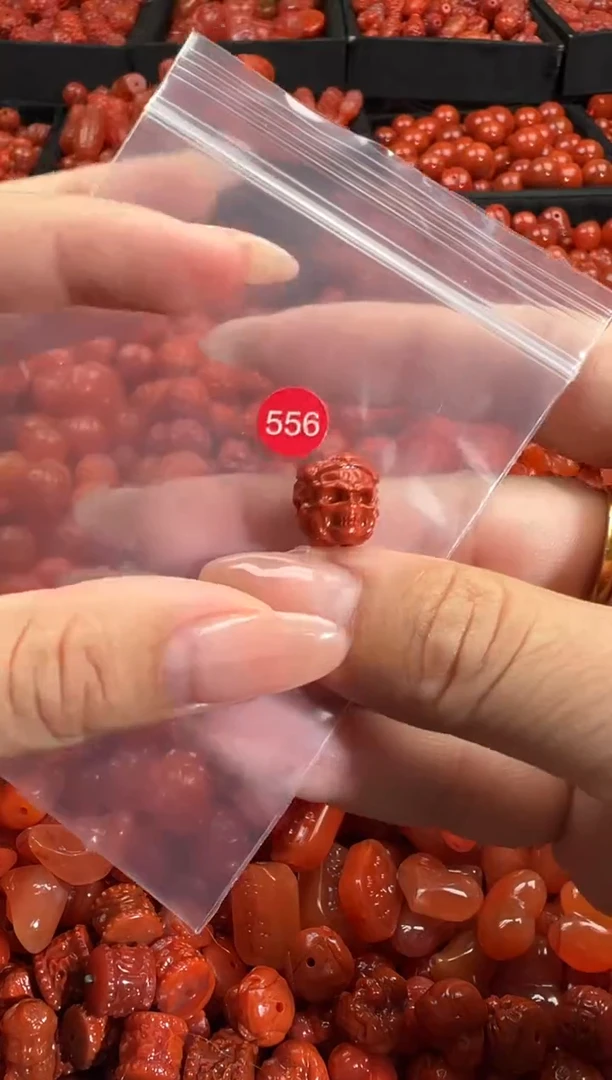 颈饰未镶嵌南红玛瑙1