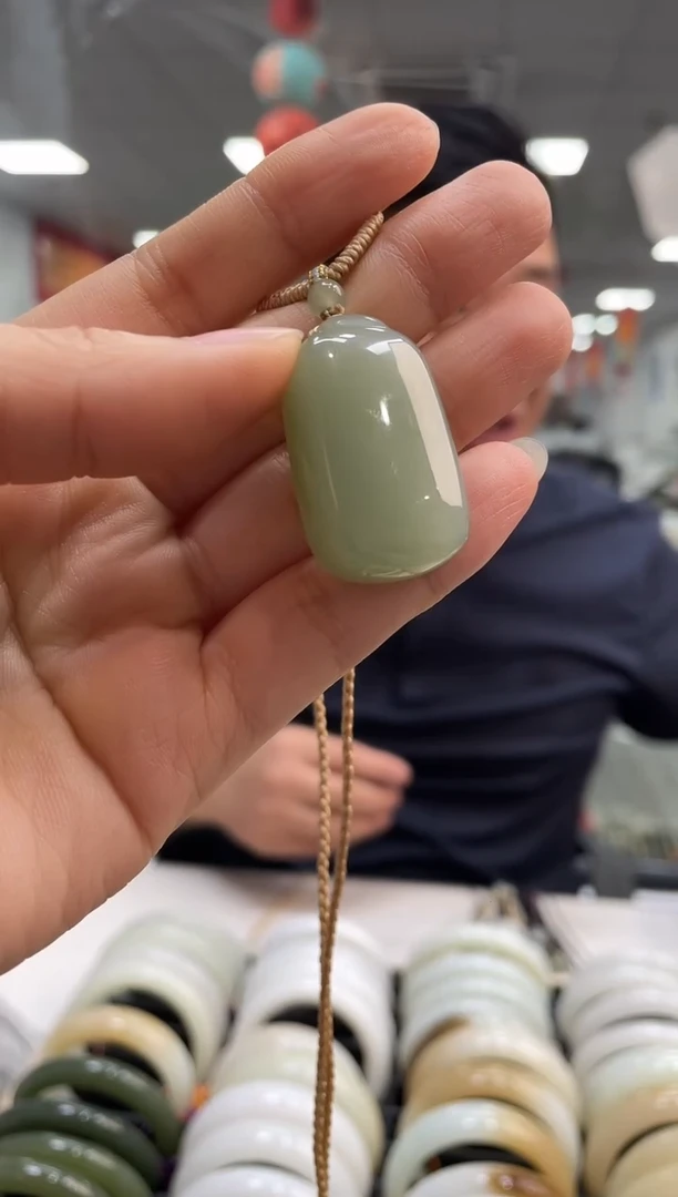 颈饰未镶嵌和田玉粉青无事牌吊坠随机发一件