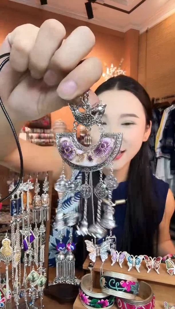 刺绣纯手工民族风吊坠
