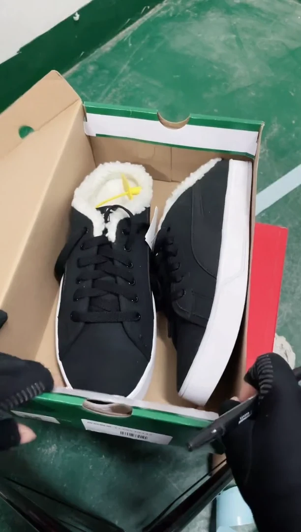 彪马时尚休闲运动鞋42M  L182