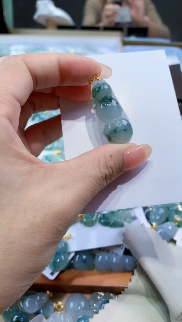 颈饰未镶嵌翡翠天然翡翠A货挂件