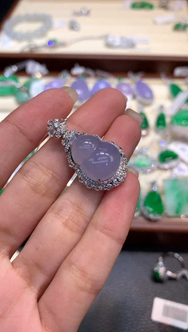 吊坠(赠链)18K金镶嵌翡翠吊坠