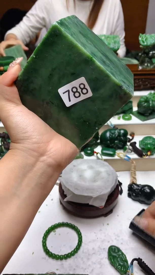 未镶嵌和田玉（碧玉）珠宝半成品1