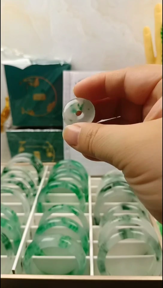 未镶嵌颈饰玛瑙/玉髓平安扣