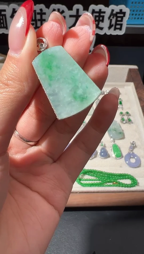 吊坠(不含链)18K金镶嵌翡翠缅甸珠宝严选