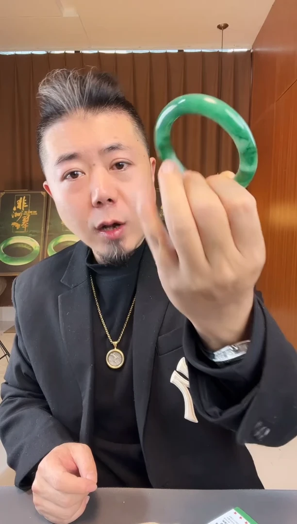 【闪购商品】石英质玉手镯未镶嵌非洲翠